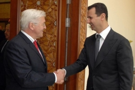 Syrský prezident Asad s německým ministrem zahraničí Steinmeirem.